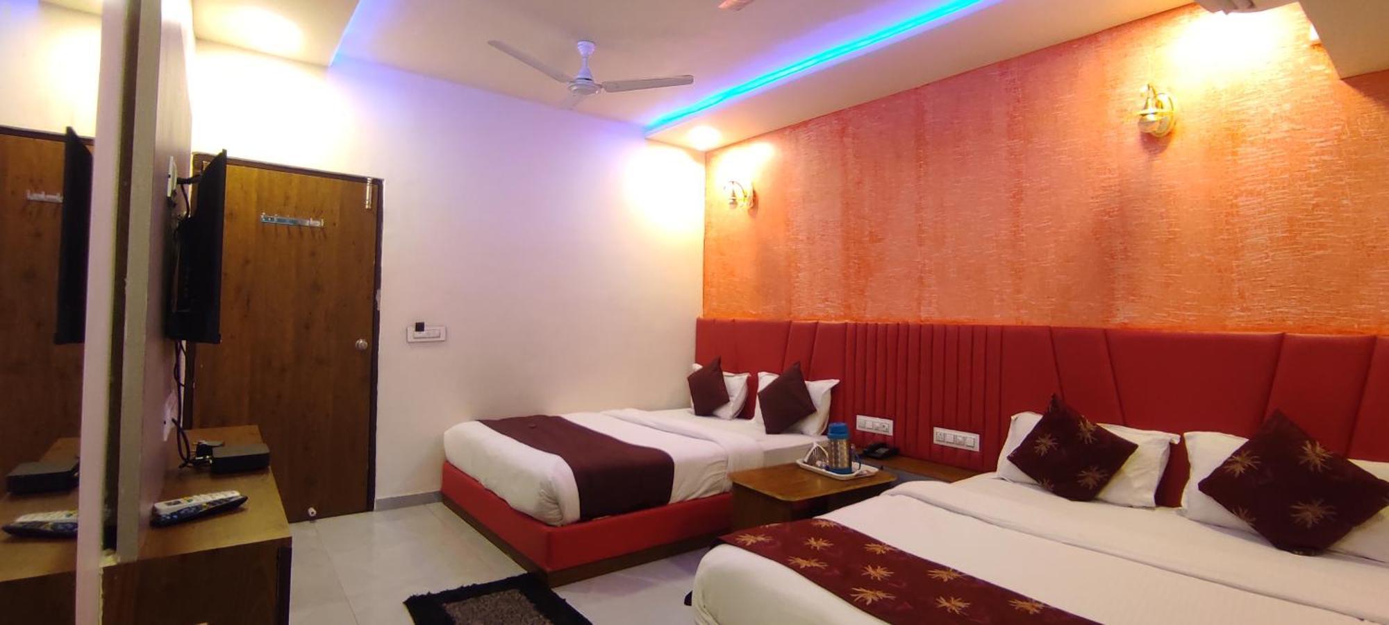 Hotel Avadh Palace, Subhash Bridge, Rto Circle, Ahmedabad Bagian luar foto